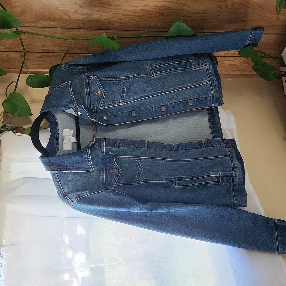 Womens jean jacket size Large 12 to 14